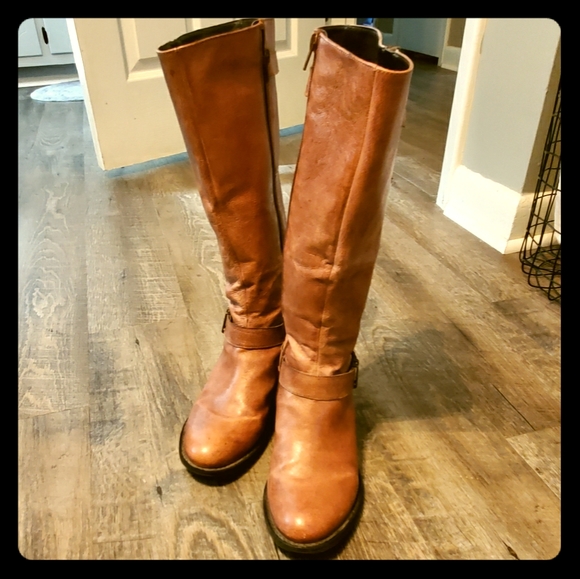 Shoes - Steve Madden leather boots